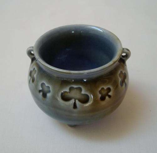 VINTAGE WADE IRISH PORCELAIN SHAMROCK CAULDRON