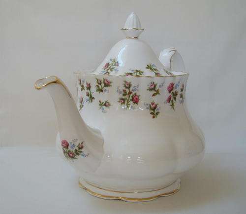 VINTAGE ROYAL ALBERT 'WINSOME' TEAPOT & LID