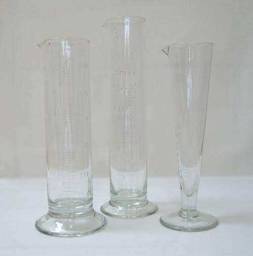 THREE VINTAGE LABORATORY GLASSWARE GRADUATED FLASKS