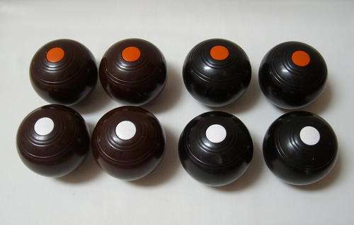 SET OF 8 VINTAGE AUSTRALIAN HENSELITE JUNIOR CARPET BOWLS
