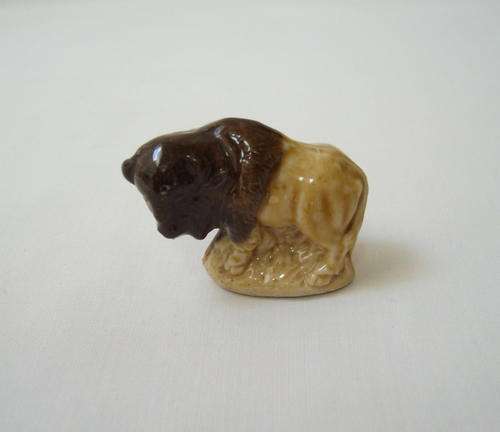 WADE WHIMSIE ~ BISON ~ Chipped!!!