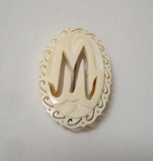 VINTAGE CARVED BONE LETTER 'M' COSTUME JEWELLERY BROOCH