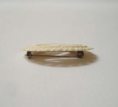 VINTAGE CARVED BONE LETTER 'M' COSTUME JEWELLERY BROOCH