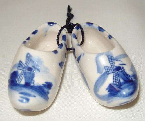 DELFT BLUE MINIATURE PAIR OF CLOGS