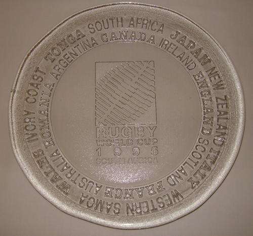 RUGBY WORLD CUP 1995 SOUTH AFRICA COMMEMORATIVE GLASS PLATE