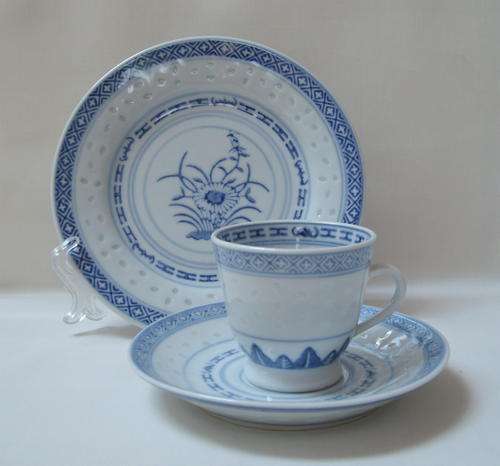 VINTAGE ZHONGGUO (CHINA) JINGDEZHEN TRANSLUCENT RICE PATTERN PORCELAIN DEMITASSE TRIO