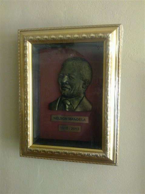 Nelson Mandela Commemorative Glass Box 3D Bronze Style Bust