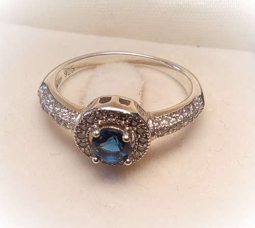 DAZZLING 925 STERLING SILVER RING