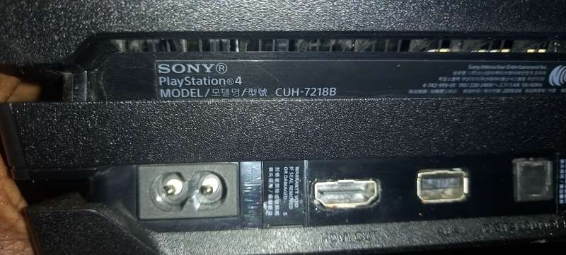 1T PlayStation 4 pro CUH7218B
