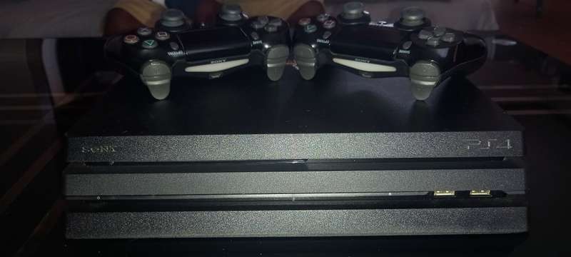 1T PlayStation 4 pro CUH7218B