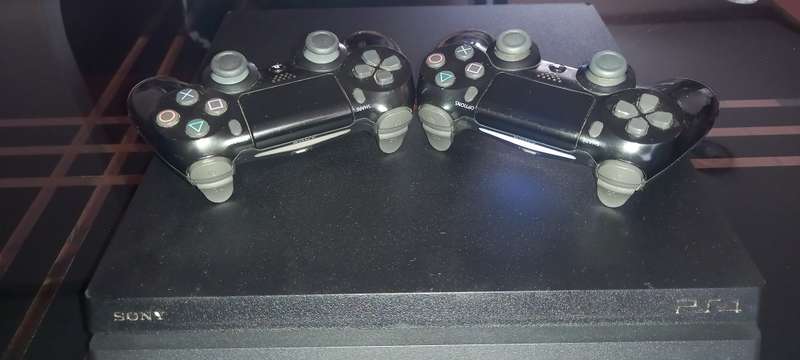 1T PlayStation 4 pro CUH7218B