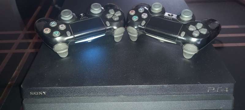 1T PlayStation 4 pro CUH7218B