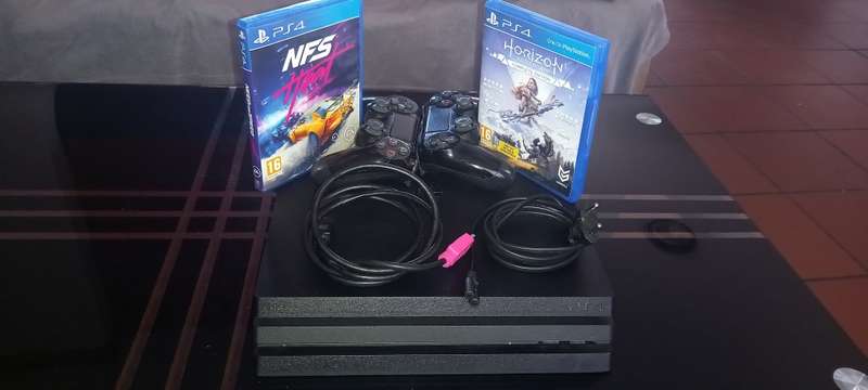1T PlayStation 4 pro CUH7218B