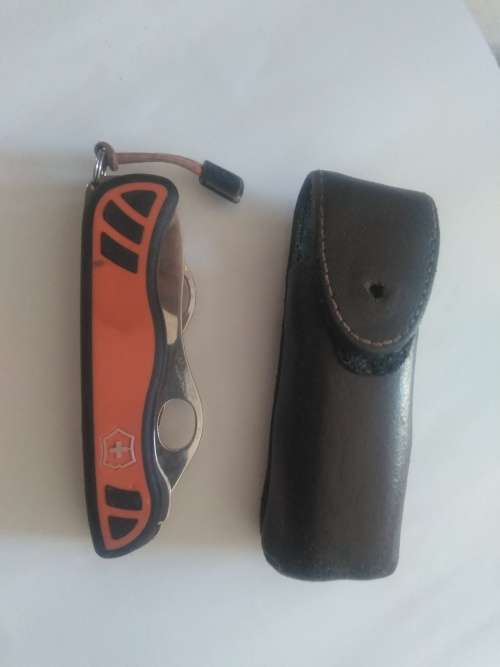 Victorinox Swiss Army Hunter XT Grip- Lock Blade with a leather pouch