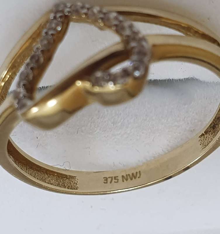 9K YELLOW GOLD RING FROM NWJ.