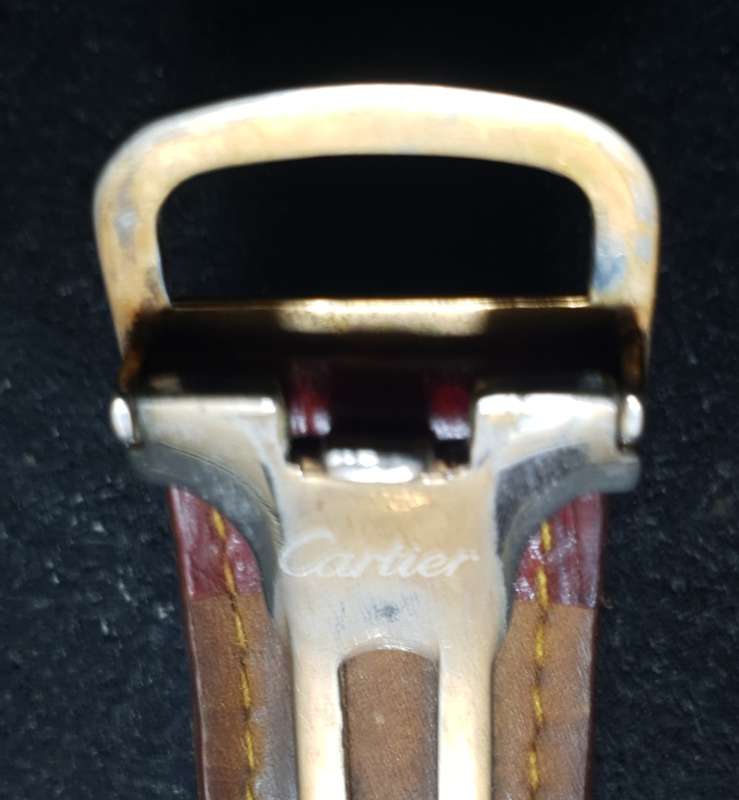 CARTIER SWISS LADIES WRIST WATCH WITH LEATHER STRAP.