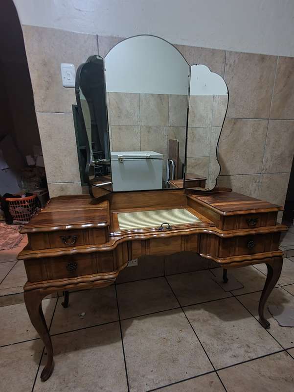 COLLECTION ONLY - AUTHENTIC VICTORIAN  MAKEUP VANITY / DRESSER TABLE WITH FOLDABLE BUTTERFLY MIRROR.