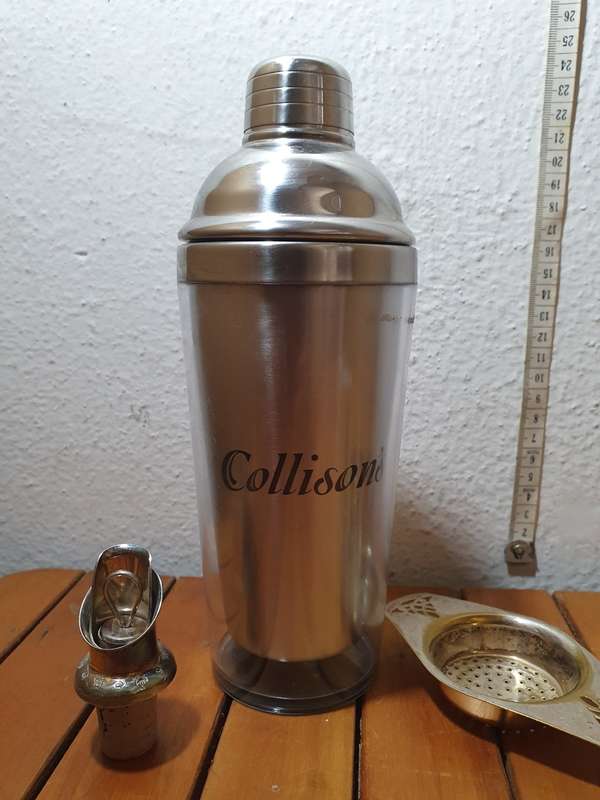 JOB LOT - OF BAR ACCESSORIES INCLUDES BRAND NEW COCKTAIL SHAKER & OTHERS.