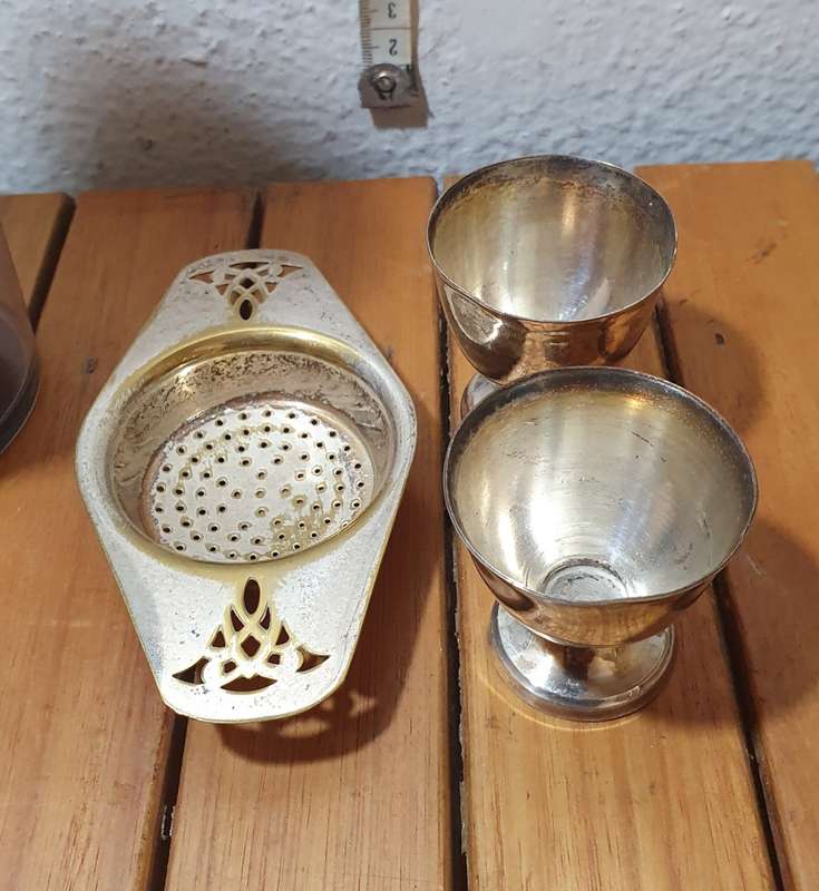 JOB LOT - OF BAR ACCESSORIES INCLUDES BRAND NEW COCKTAIL SHAKER & OTHERS.