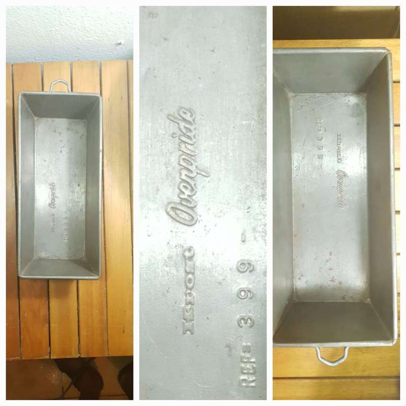 3 X SECONDHAND BAKING ACCESSORIES- CAKE MOULDS, BAKING TRAY ETC.