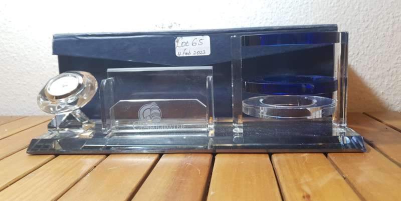 BRAND NEW MODERN CRYSTAL PEN STAND WITH CLOCK .