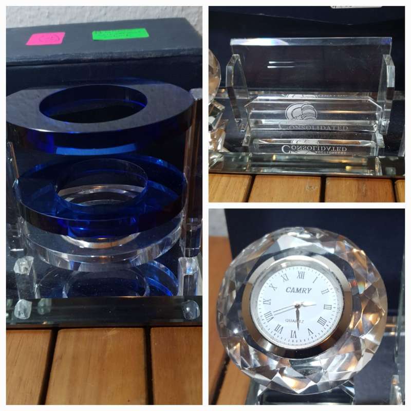 BRAND NEW MODERN CRYSTAL PEN STAND WITH CLOCK .