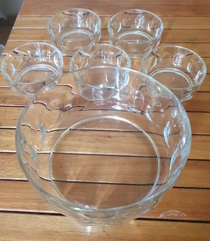 BRAND NEW `ARCOROC - FRANCE` 6 PIECE CLEAR GLASS BOWL SET.