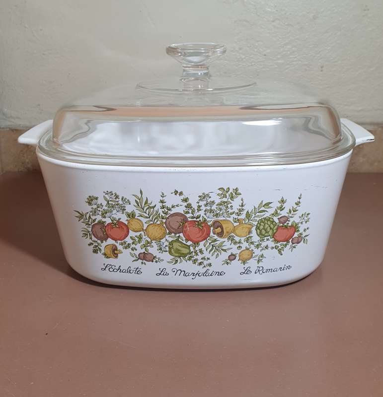 Vintage casserole dish with lid clearance