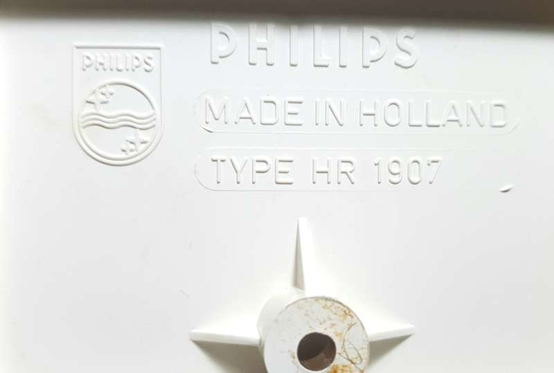VINTAGE PHILIPS HR1907 MODEL 4 SPEED HEAVY DUTY KITCHEN MIXER / BLENDER WITH ACCESSORIES