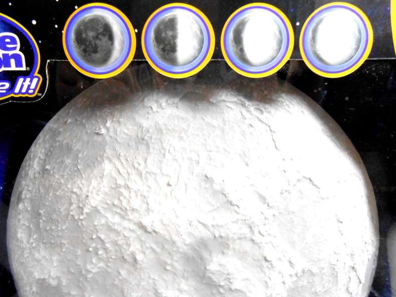 MOON IN MY ROOM / UNCLE MILTON / REMOTE CONTROLLED / With Light-Up Lunar Phases