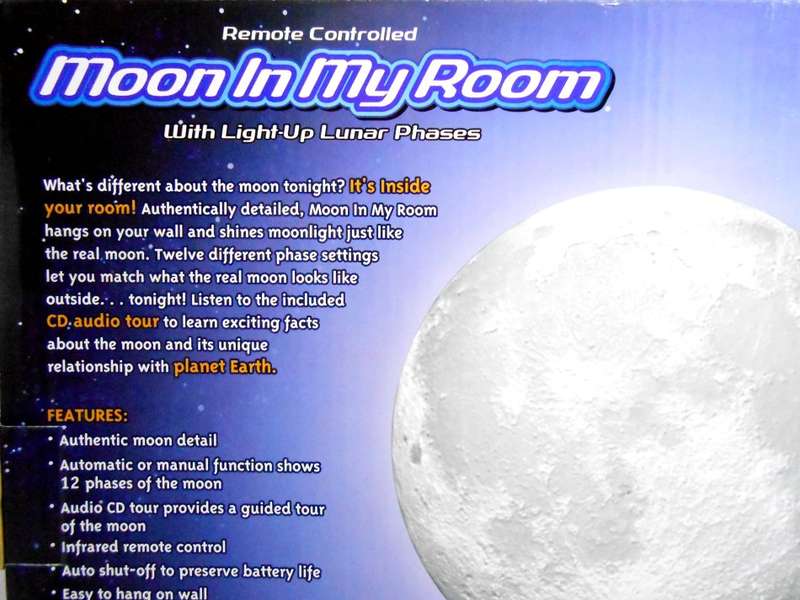 MOON IN MY ROOM / UNCLE MILTON / REMOTE CONTROLLED / With Light-Up Lunar Phases