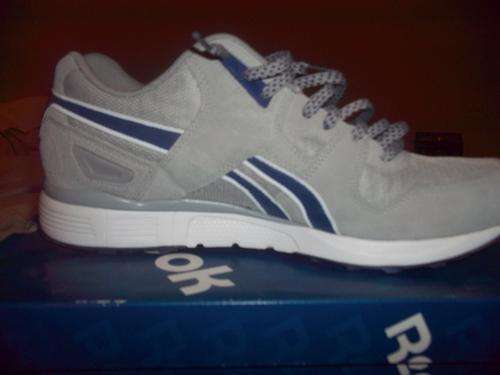BRAND NEW PAIR OF REEBOK HEXA -LITE SIZE 10UK