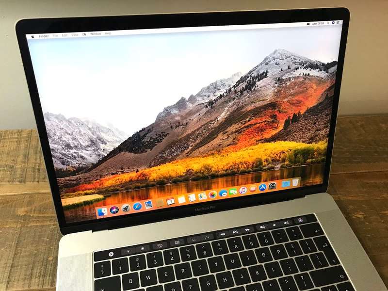 Apple MacBook Pro 15" Touch Bar Silver/2.6GHz/16GB/Radeon450/256GB
