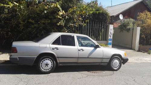 Mercedez Benz 260E Auto Petrol 1988