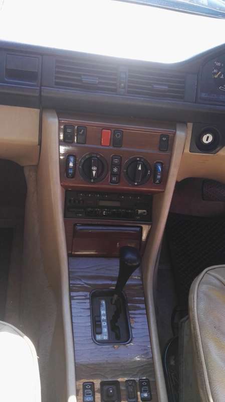 Mercedez Benz 260E Auto Petrol 1988
