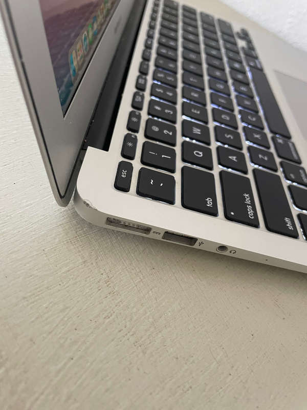 11" Macbook Air A1465 | Core i5 - Early 2014