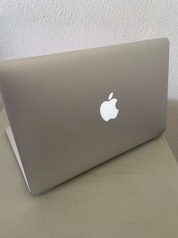 11" Macbook Air A1465 | Core i5 - Early 2014