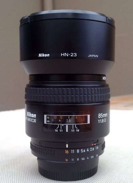 AF NIKKOR NIKON 85mm 1.8D Lens - Pre-owned, in excellent condition