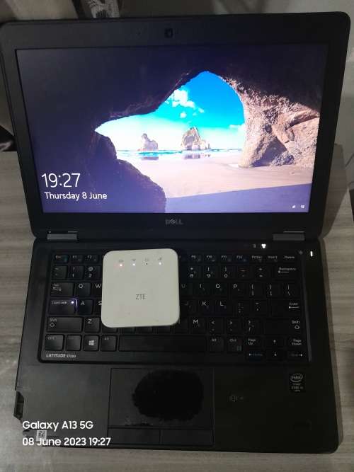 BEAUTIFUL DELL LATITUDE E7250 i5 5th GEN 8GB RAM 256GB SSD