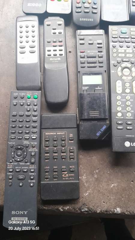 ASSORTED LOT OF REMOTES QUANTITY OF 27