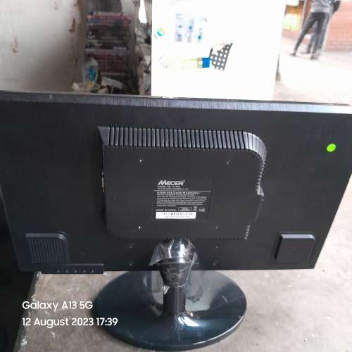 MECER A1956 19` WIDE LED MONITOR WITH BUILT-IN SPEAKERS