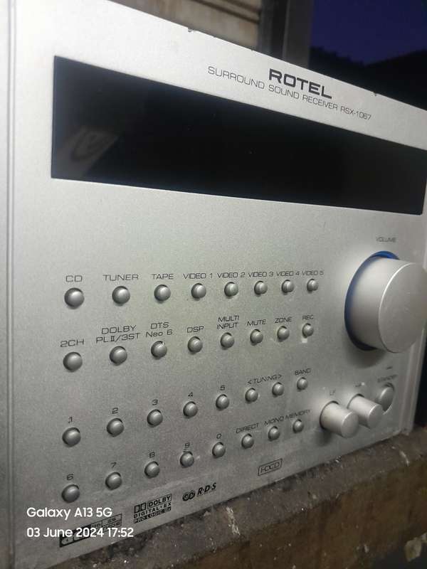 ROTEL RSX-1067  WITH 7.1 CHANNELS SURROUND SOUND RECEIVER