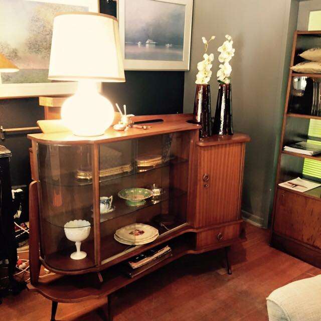 Retro display cabinet