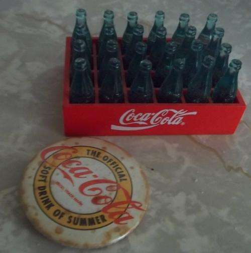 COLLECTIBLE COCA-COLA MINTURE BOTTLE CRATE & BADGE