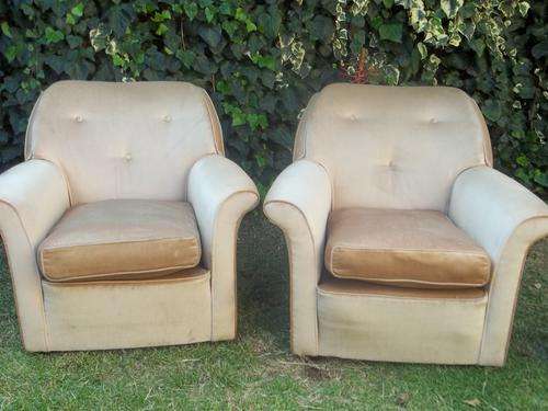 2 X VINTAGE ROUND BACK LOUNGE CHAIRS