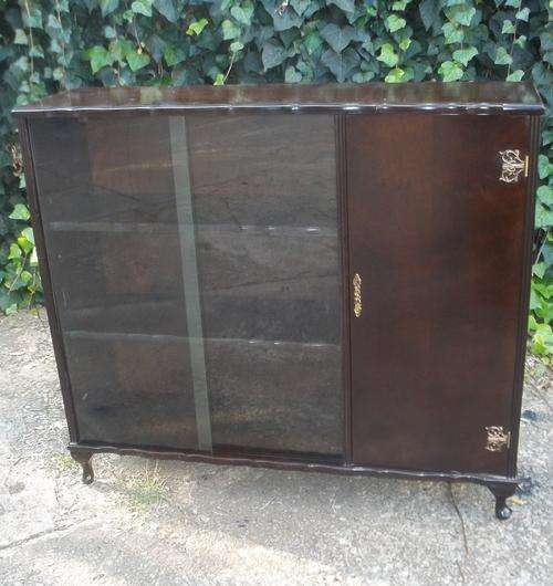 STUNNING  DISPLAY CABINET WITH QUEEN ANNE LEGS