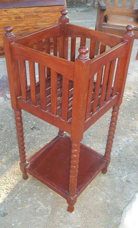 STUNNING VINTAGE BOBBIN OAK PLANT STAND