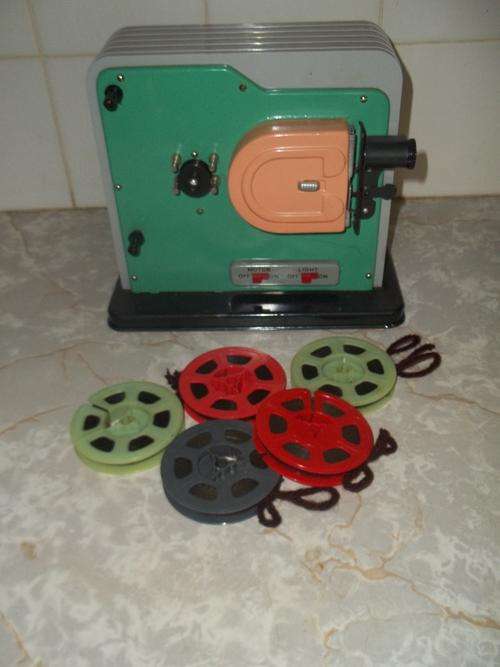 TIN PLATE 8 MM MOVIE PROJECTOR BATTERY OPERATOR