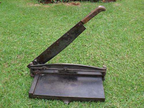 ANTIQUE CAST IRON  GUILLOTINE