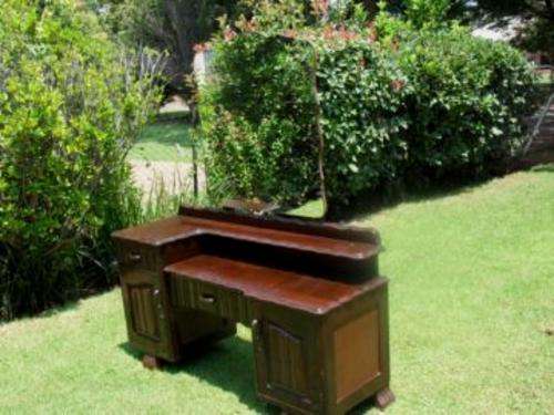 VINTAGE IMBUIA DRESSER